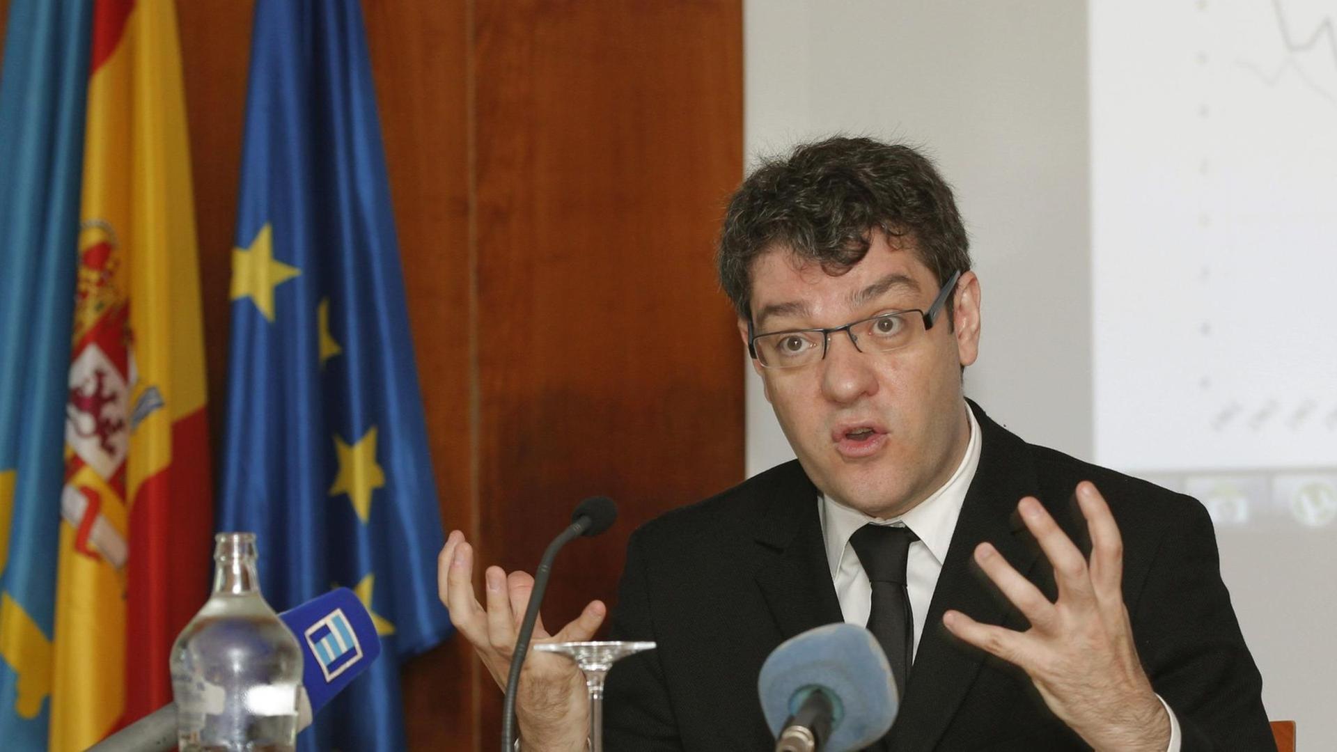 Alvaro Nadal ist seit vier Jahren Chef des Wirtschaftsbüros von Spaniens Ministerpräsident Mariano Rajoy. Alvaro Nadal ist seit vier Jahren Chef des Wirtschaftsbüros von Spaniens Ministerpräsident Mariano Rajoy.