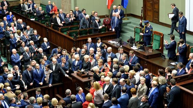 Der Sprecher des polnischen Parlaments, Marek Kuchcinski, eröffnet die Sitzung. 11.01.17