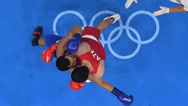 Boxkampf zwischen Teymur Mammadov (r.) und Adilbek Niyazymbetov während der Olympischen Spiele 2016 in Rio de Janeiro Boxkampf zwischen Teymur Mammadov (r.) und Adilbek Niyazymbetov während der Olympischen Spiele 2016 in Rio de Janeiro