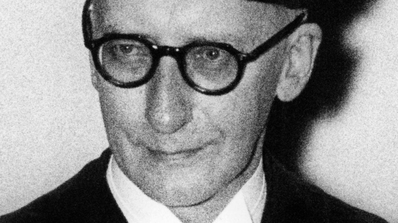 Der Präsident des Bundesverfassungsgerichts in Karlsruhe, Josef Wintrich, am 10.06.1954. Der Präsident des Bundesverfassungsgerichts in Karlsruhe, Josef Wintrich, am 10.06.1954.