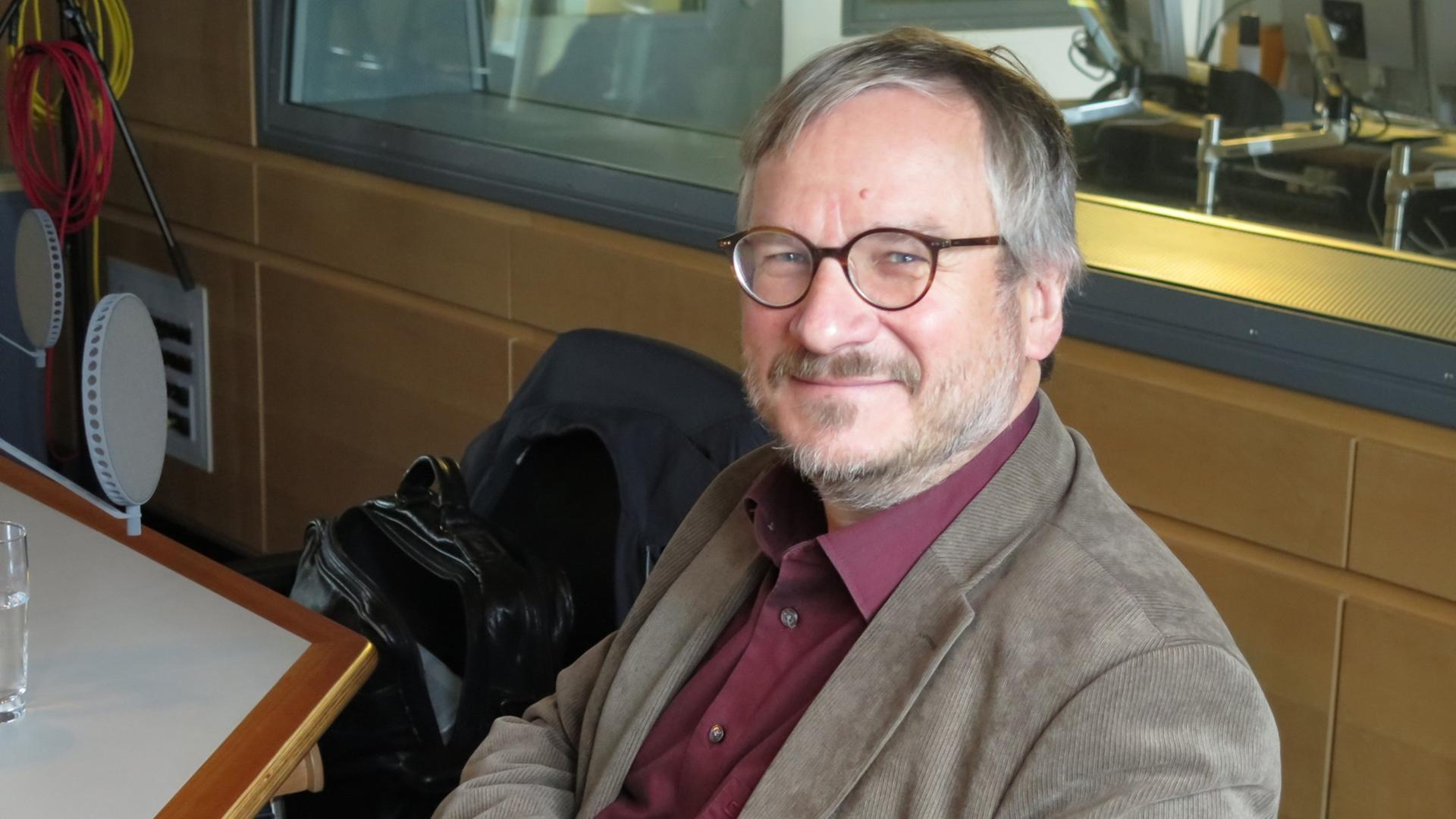 Der Verleger Christoph Links zu Gast im Studio von Deutschlandradio Kultur. Der Verleger Christoph Links zu Gast im Studio von Deutschlandradio Kultur.