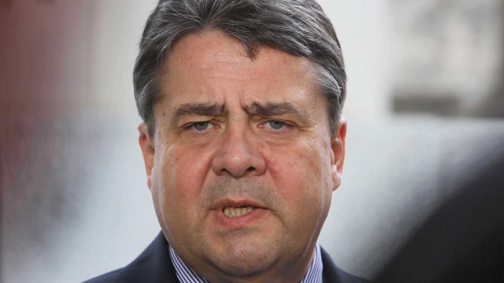 Sigmar Gabriel bei einem Pressestatement in Berlin Sigmar Gabriel bei einem Pressestatement in Berlin