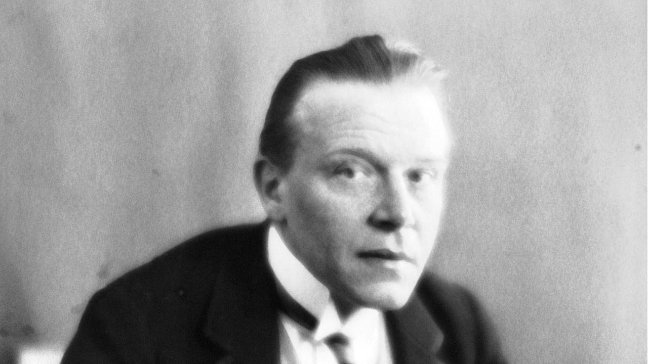 Autor Hanns Heinz Ewers auf einer Fotografie von 1917, die in New York entstanden ist. Autor Hanns Heinz Ewers auf einer Fotografie von 1917, die in New York entstanden ist.