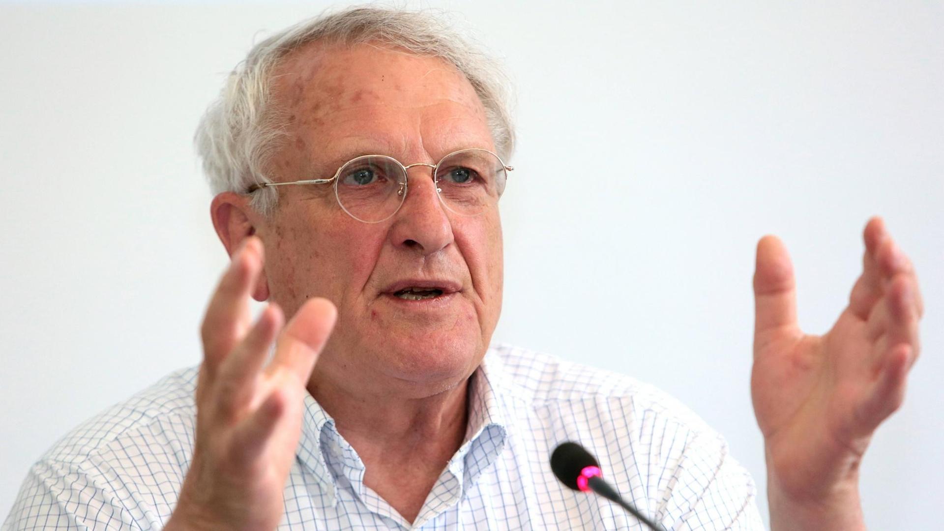 Josef Joffe Herausgeber der "Die Zeit". Josef Joffe Herausgeber der "Die Zeit".