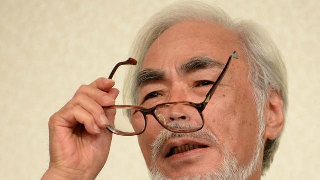 Hayao Miyazaki nimmt seine Brille ab
