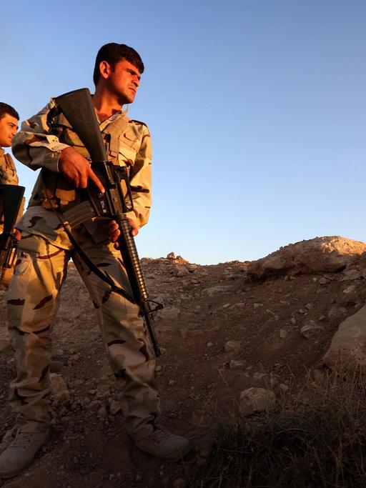 Kurdische Peschmerga-Kämpfer nahe der Front bei Makhmur, 280 Kilometer nördlich von Bagdad.