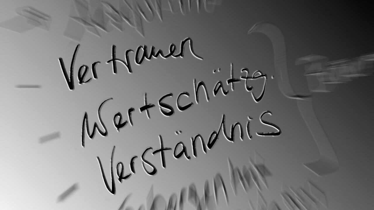 Flipchart mit Schlagworten Vertrauen, Wertschätzung, Verständnis Flipchart mit Schlagworten Vertrauen, Wertschätzung, Verständnis