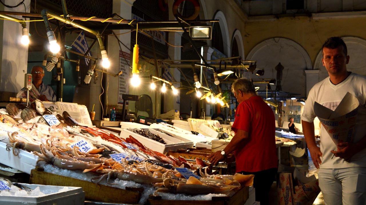 Die Athener "Agora": In der zentralen Markthalle wird der Lebensmittelkauf zu einem kulturellen Erlebnis. Die Athener "Agora": In der zentralen Markthalle wird der Lebensmittelkauf zu einem kulturellen Erlebnis.
