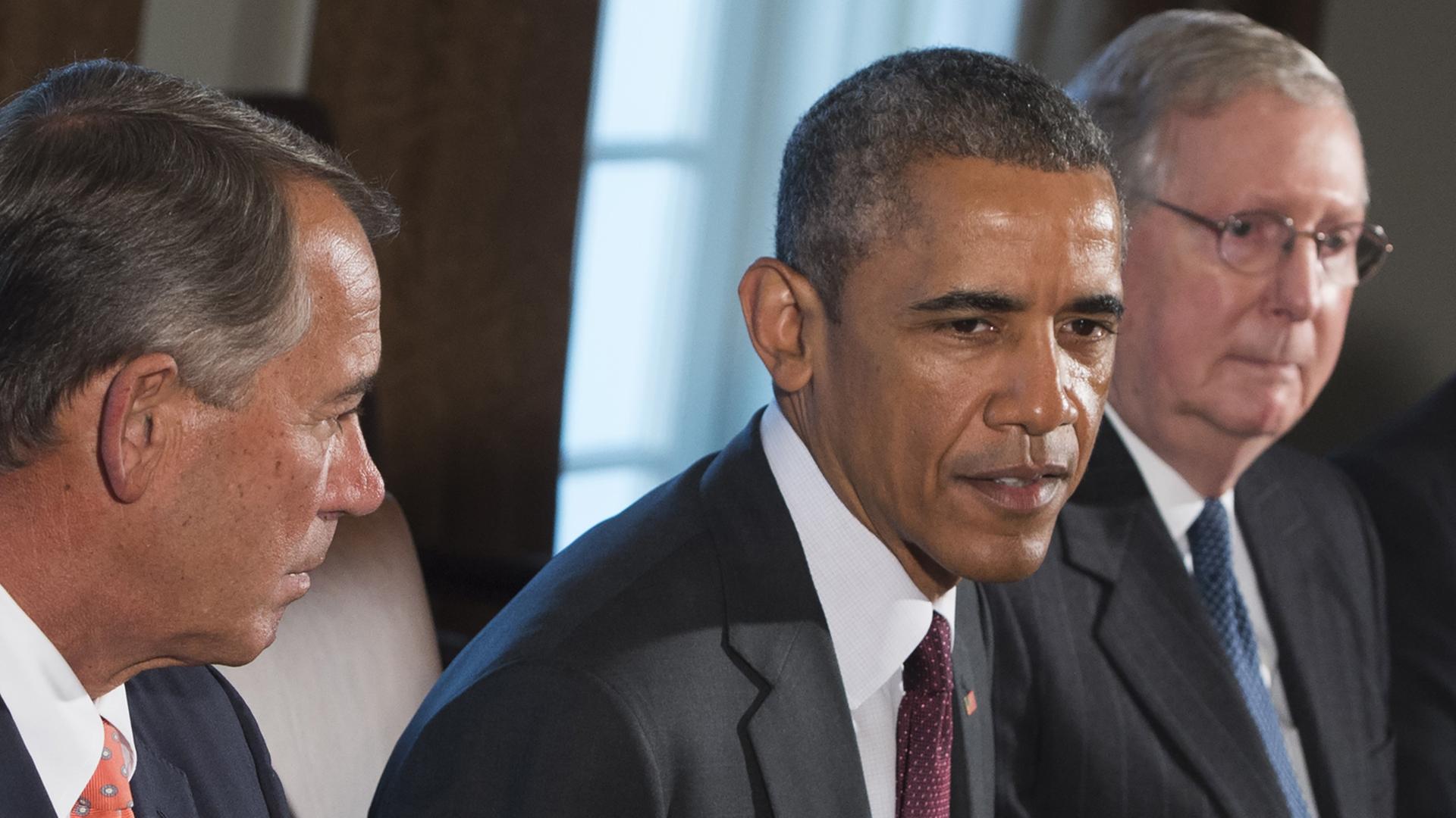 US-Präsident Barack Obama zwischen den Republikanern John Boehner (links) und Mitch McConnell. US-Präsident Barack Obama zwischen den Republikanern John Boehner (links) und Mitch McConnell.