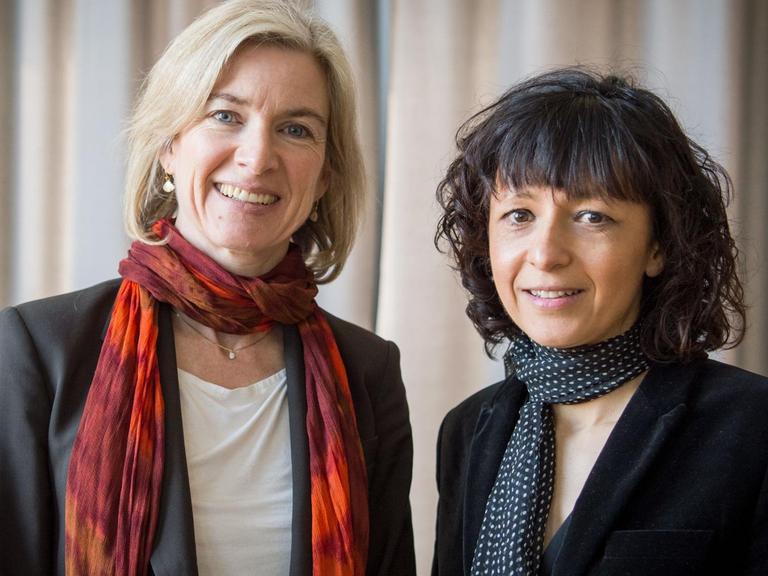 Den amerikanische Biochemikerin Jennifer A. Doudna (l) und die französische Mikrobiologin Emmanuelle Charpentier wurde der Nobelpreis für Chemie 2020 verliehen.
