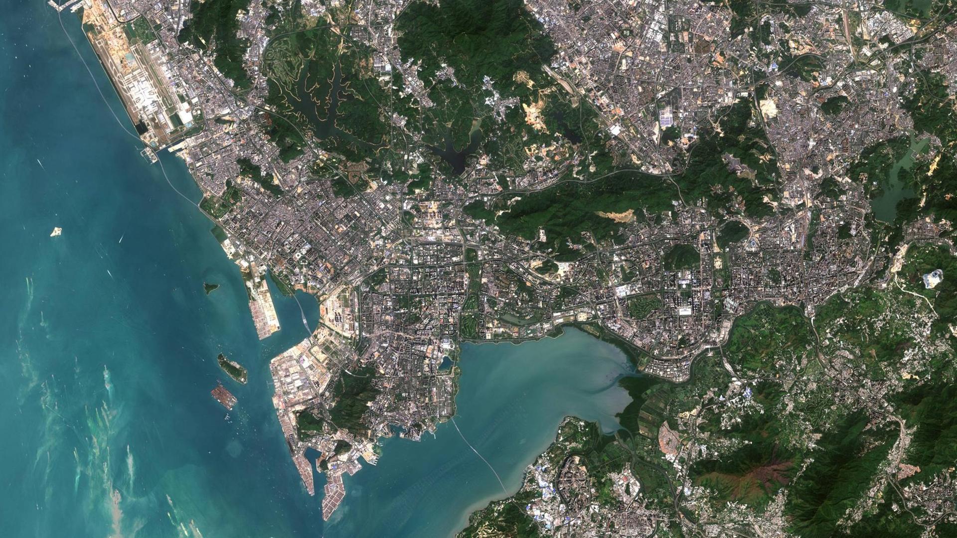 Satellitenbild von Shenzhen am Pearl River Delta.