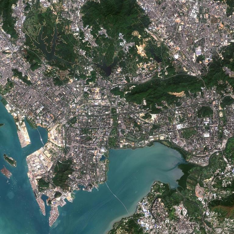 Satellitenbild von Shenzhen am Pearl River Delta.