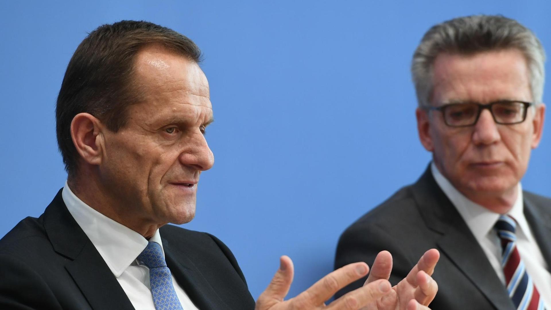 DOSB-Präsident Hörmann und Bundesinnenminister de Maiziére präsentieren die Reform des Leistungssports DOSB-Präsident Hörmann und Bundesinnenminister de Maiziére präsentieren die Reform des Leistungssports