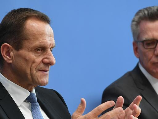 DOSB-Präsident Hörmann und Bundesinnenminister de Maiziére präsentieren die Reform des Leistungssports