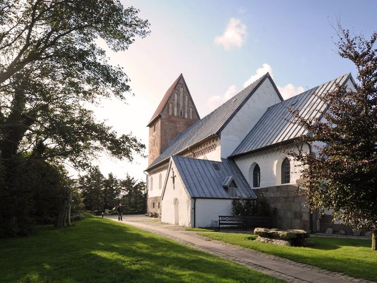 Die evangelischen Kirche St. Severin aufgenommen am 15.09.2011 in Keitum auf Sylt