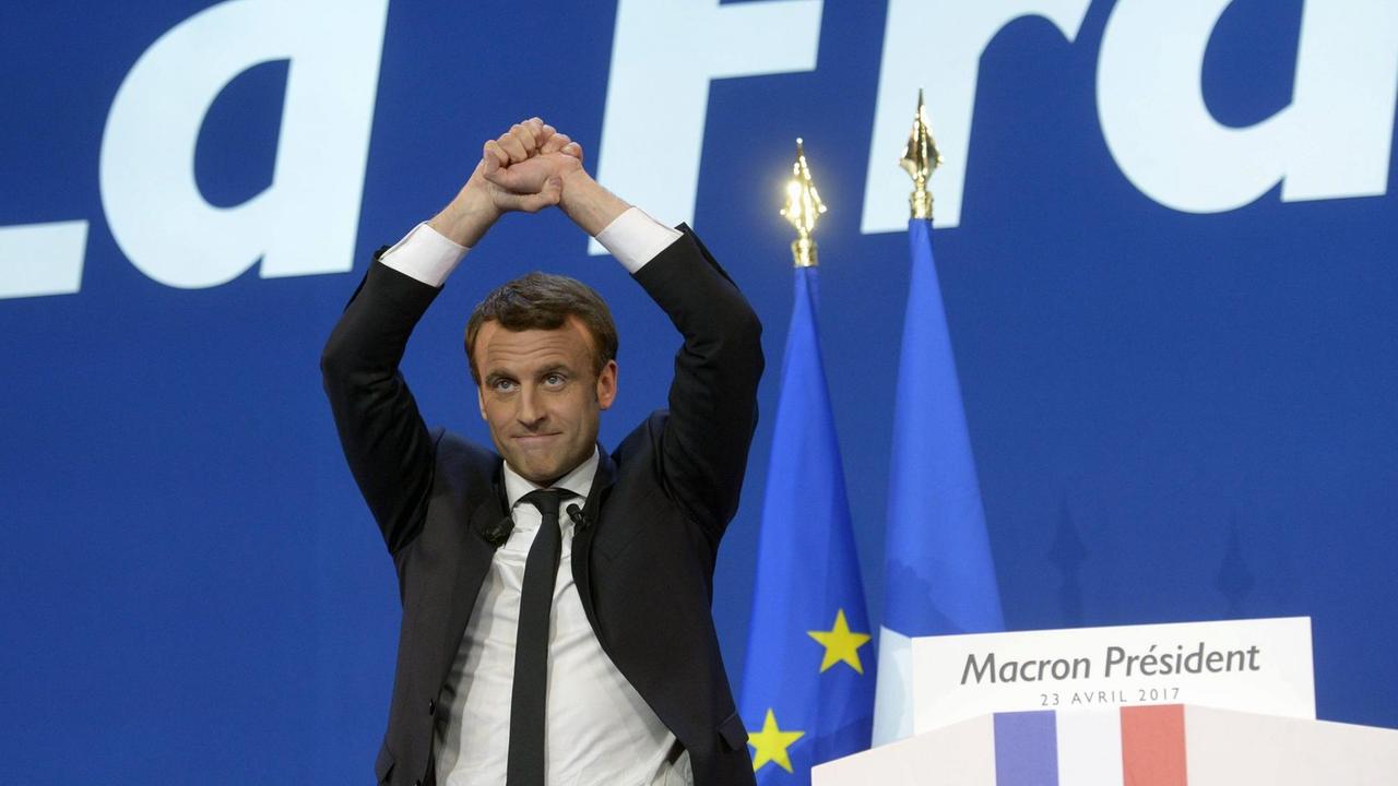 Emmanuel Macron nach der Bekanntgabe des Wahlergebnisses der ersten Wahlrunde um die französische Präsidentschaft. Emmanuel Macron nach der Bekanntgabe des Wahlergebnisses der ersten Wahlrunde um die französische Präsidentschaft.