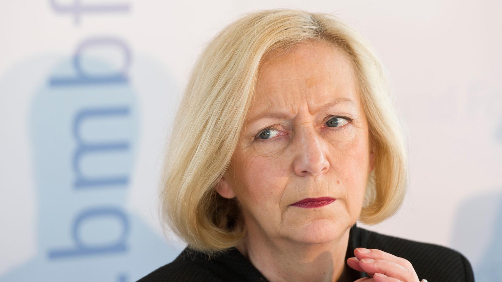 Bundesbildungsministerin Johanna Wanka (CDU) war Professorin für Ingenieurmathematik an der Hochschule Merseburg. Bundesbildungsministerin Johanna Wanka (CDU) war Professorin für Ingenieurmathematik an der Hochschule Merseburg.