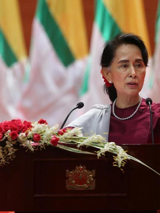Myanmars De-Facto-Regierungschefin Aung San Suu Kyi hält am 19. September 2017 in der Hauptstadt Naypyidaw eine Rede zur Lage der Rohingya-Minderheit.