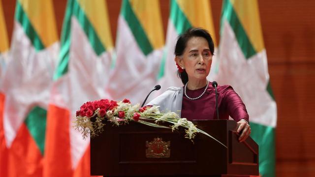 Myanmars De-Facto-Regierungschefin Aung San Suu Kyi hält am 19. September 2017 in der Hauptstadt Naypyidaw eine Rede zur Lage der Rohingya-Minderheit.