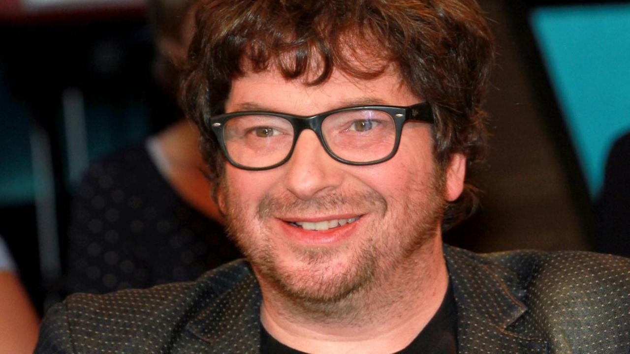 Comedian Hennes Bender in einer Talkshow im NDR Comedian Hennes Bender in einer Talkshow im NDR