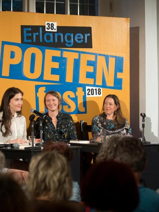 Lesungen und Gespräche mit (vlnr) Anne-Dore Krohn (Moderation), Antonia Baum, Kristine Bilkau, Annika Reich, Fatma Aydemir und Nora Gomringer