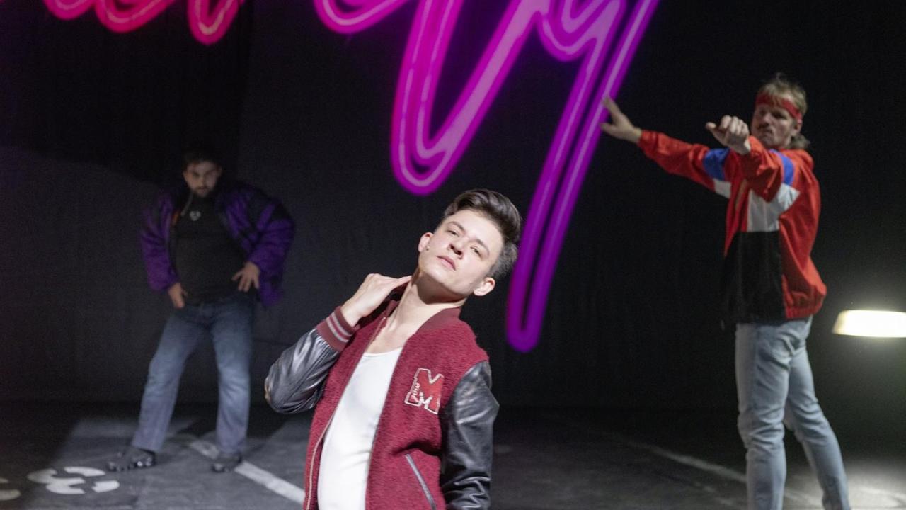 Elwin Chala, Paul Zichner und Oliver Kraushaar auf der Bühne für "Pussy - Eine Ode an die Männlichkeit". Elwin Chala, Paul Zichner und Oliver Kraushaar auf der Bühne für "Pussy - Eine Ode an die Männlichkeit".