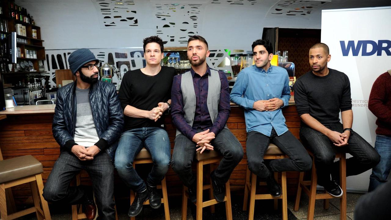 Dir Komiker Benaissa Lamroubal, Alan Frei, Khalid Bounouar, Babak Ghassim und Hany Siam (v.l.) posieren am 12.01.2016 in Köln bei einem Fototermin zur neuen WDR-Comedy-Serie RebellComedy. Dir Komiker Benaissa Lamroubal, Alan Frei, Khalid Bounouar, Babak Ghassim und Hany Siam (v.l.) posieren am 12.01.2016 in Köln bei einem Fototermin zur neuen WDR-Comedy-Serie RebellComedy.
