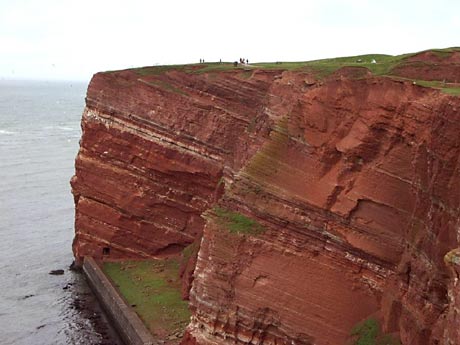 Rote Felsklippen an der Küste Helgolands