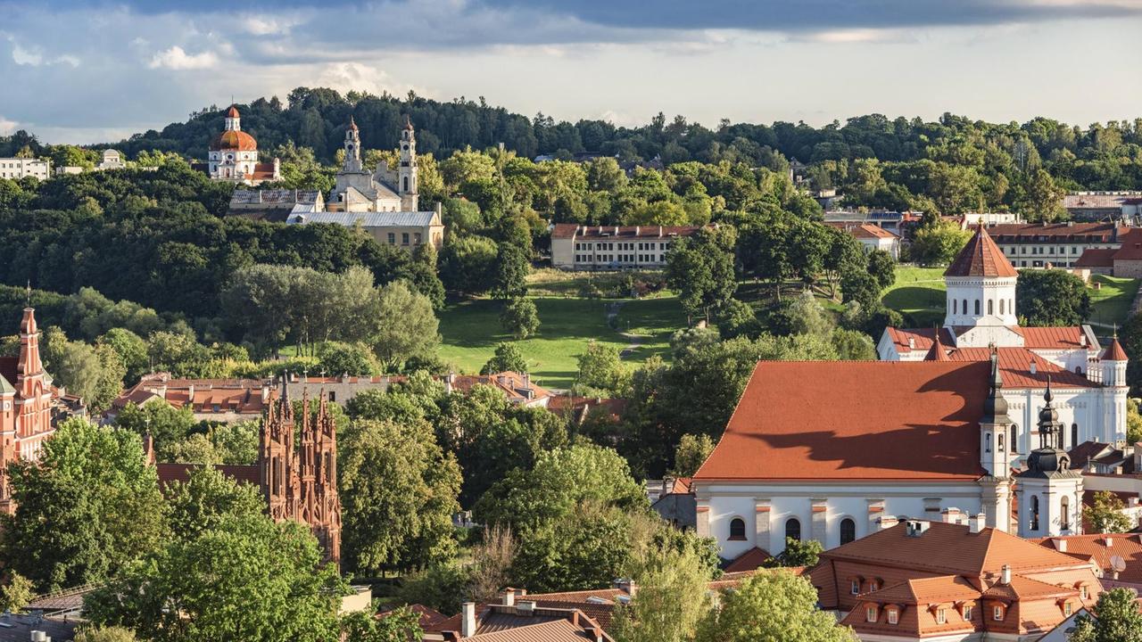Bewegte Geschichte: Stadtansicht auf Vilnius, die größte Barockstadt nördlich der Alpen.
Bewegte Geschichte: Stadtansicht auf Vilnius, die größte Barockstadt nördlich der Alpen.