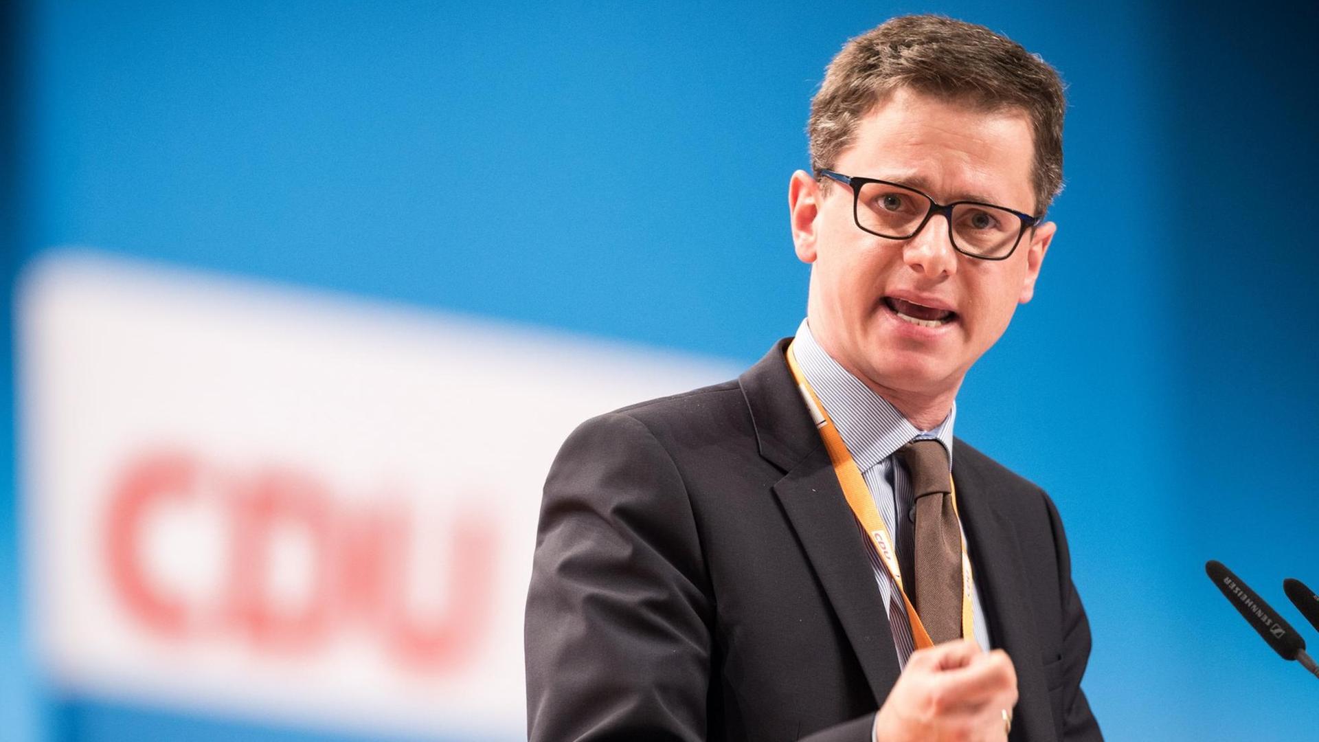 Carsten Linnemann (CDU), Vorsitzender der Mittelstands- und Wirtschaftsvereinigung der CDU/CSU, spricht in Köln beim Bundesparteitag der CDU Carsten Linnemann (CDU), Vorsitzender der Mittelstands- und Wirtschaftsvereinigung der CDU/CSU, spricht in Köln beim Bundesparteitag der CDU