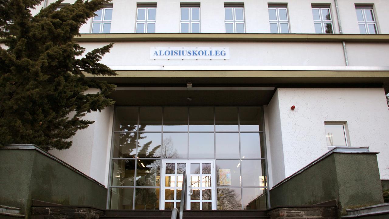 Das Aloisiuskolleg am Donnerstag (04.02.2010) in Bonn. Auch am Bonner Aloisiuskolleg des katholischen Jesuitenordens hat es Fälle sexuellen Missbrauchs gegeben. Das Aloisiuskolleg am Donnerstag (04.02.2010) in Bonn. Auch am Bonner Aloisiuskolleg des katholischen Jesuitenordens hat es Fälle sexuellen Missbrauchs gegeben.