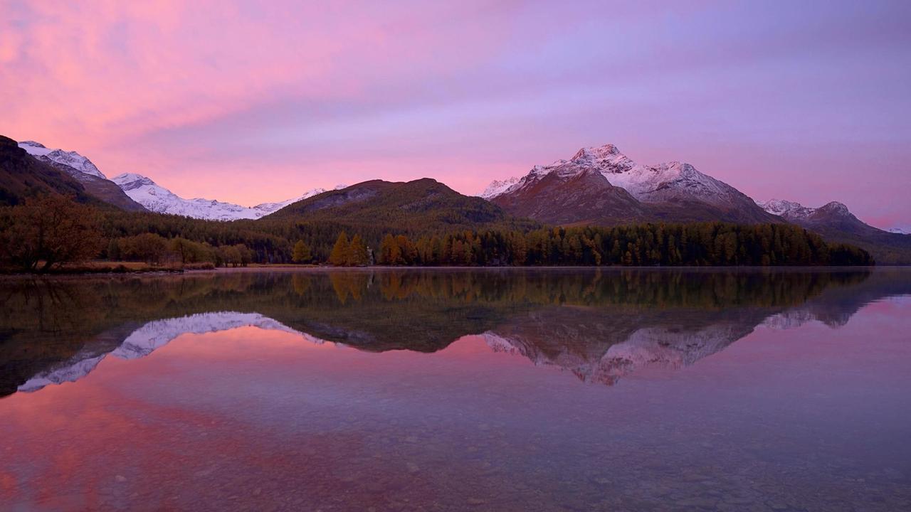 Morgenstimmung am Silsersee, hinten Piz da la Margna. Morgenstimmung am Silsersee, hinten Piz da la Margna.