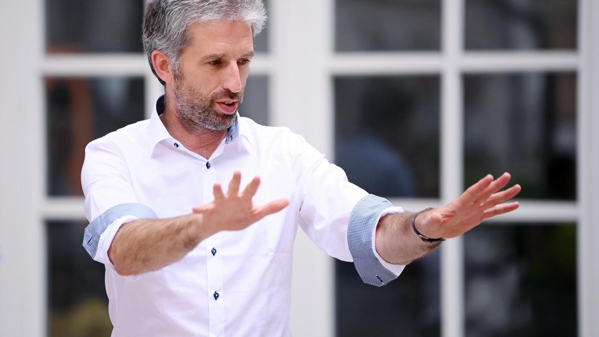 Tübingen 29.06.2020: Der Oberbürgermeister Boris Palmer (Die Grünen) bei der Einweihung des Spielplatzes in der Metzgergasse. Tübingen 29.06.2020: Der Oberbürgermeister Boris Palmer (Die Grünen) bei der Einweihung des Spielplatzes in der Metzgergasse.