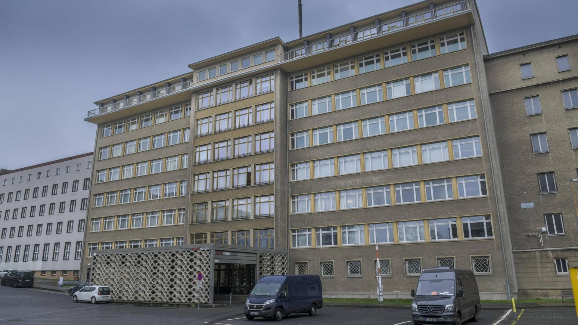 Zu sehen ist das Haus 1 des Stasi-Museums in der Normannenstrasse in Berlin-Lichtenberg Zu sehen ist das Haus 1 des Stasi-Museums in der Normannenstrasse in Berlin-Lichtenberg
