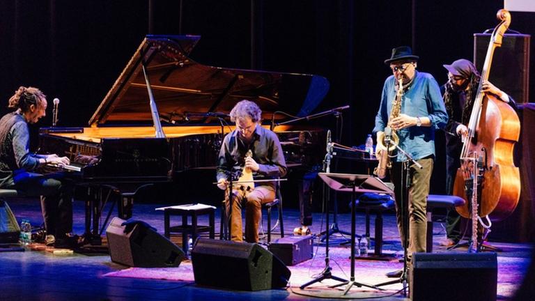 Charles Lloyd mit seinem Ensemble beim Jazzfest Berlin 2015. Charles Lloyd mit seinem Ensemble beim Jazzfest Berlin 2015.