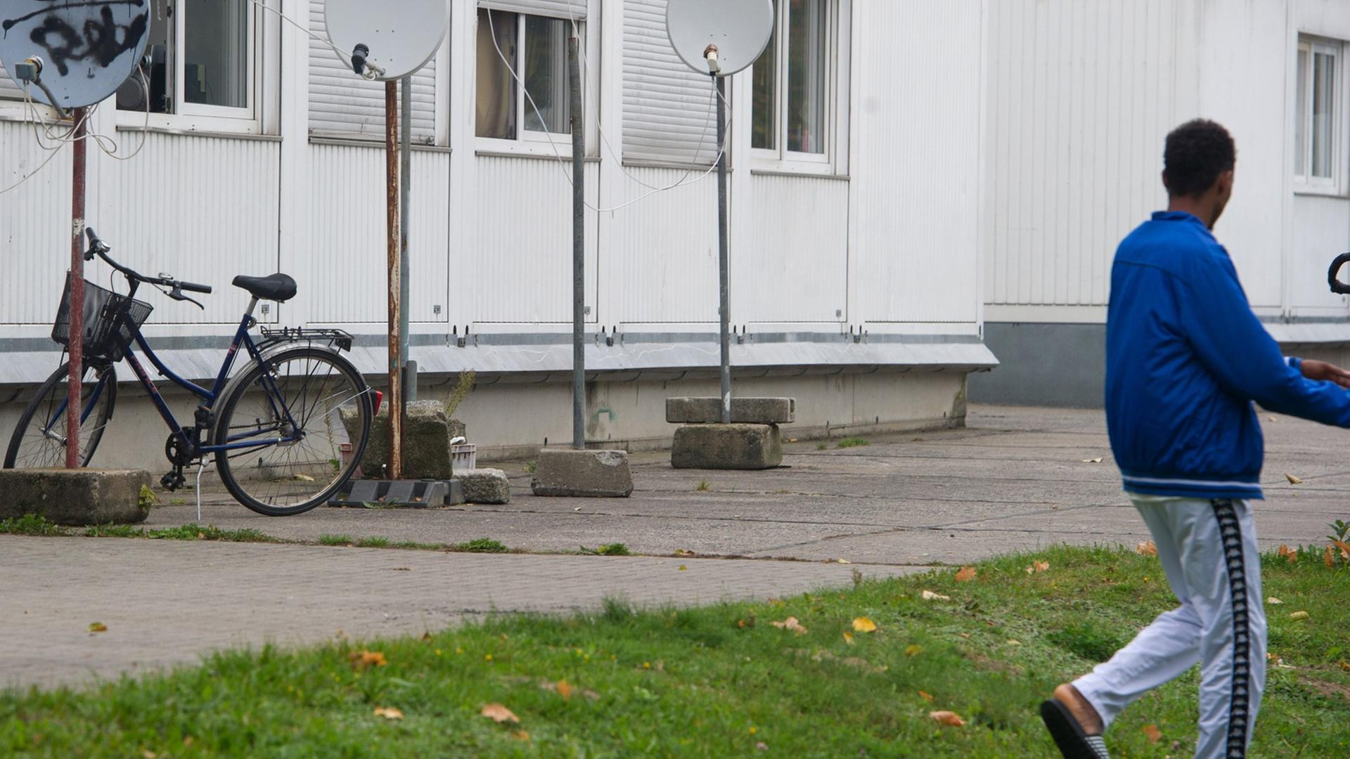 Eine Gemeinschaftsunterkunft in Container-Bauweise in Stralsund (Mecklenburg-Vorpommern). Eine Gemeinschaftsunterkunft in Container-Bauweise in Stralsund (Mecklenburg-Vorpommern).