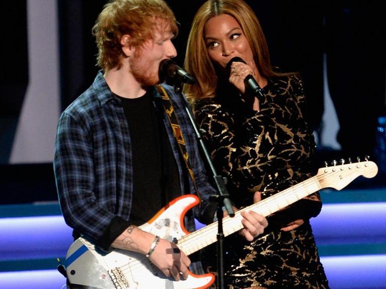 LOS ANGELES, CA - FEBRUARY 10: Recording artists Ed Sheeran (L) and Beyonce perform onstage during Stevie Wonder: Songs In The Key Of Life - An All-Star GRAMMY Salute at Nokia Theatre L.A. Live on February 10, 2015 in Los Angeles, California. (Photo by Kevork Djansezian/Getty Images)