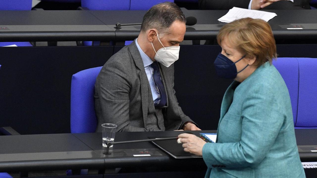 Bundesaußenminister Heiko Maas und Bundeskanzlerin Angela Merkel im Bundestag Bundesaußenminister Heiko Maas und Bundeskanzlerin Angela Merkel im Bundestag