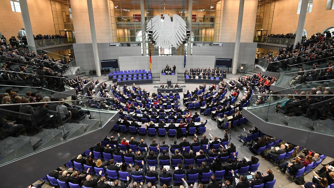 Blick auf die konstituierende Sitzung des 19. Deutschen Bundestages am 24.10.2017 im Plenarsaal im Reichstagsgebäude in Berlin.