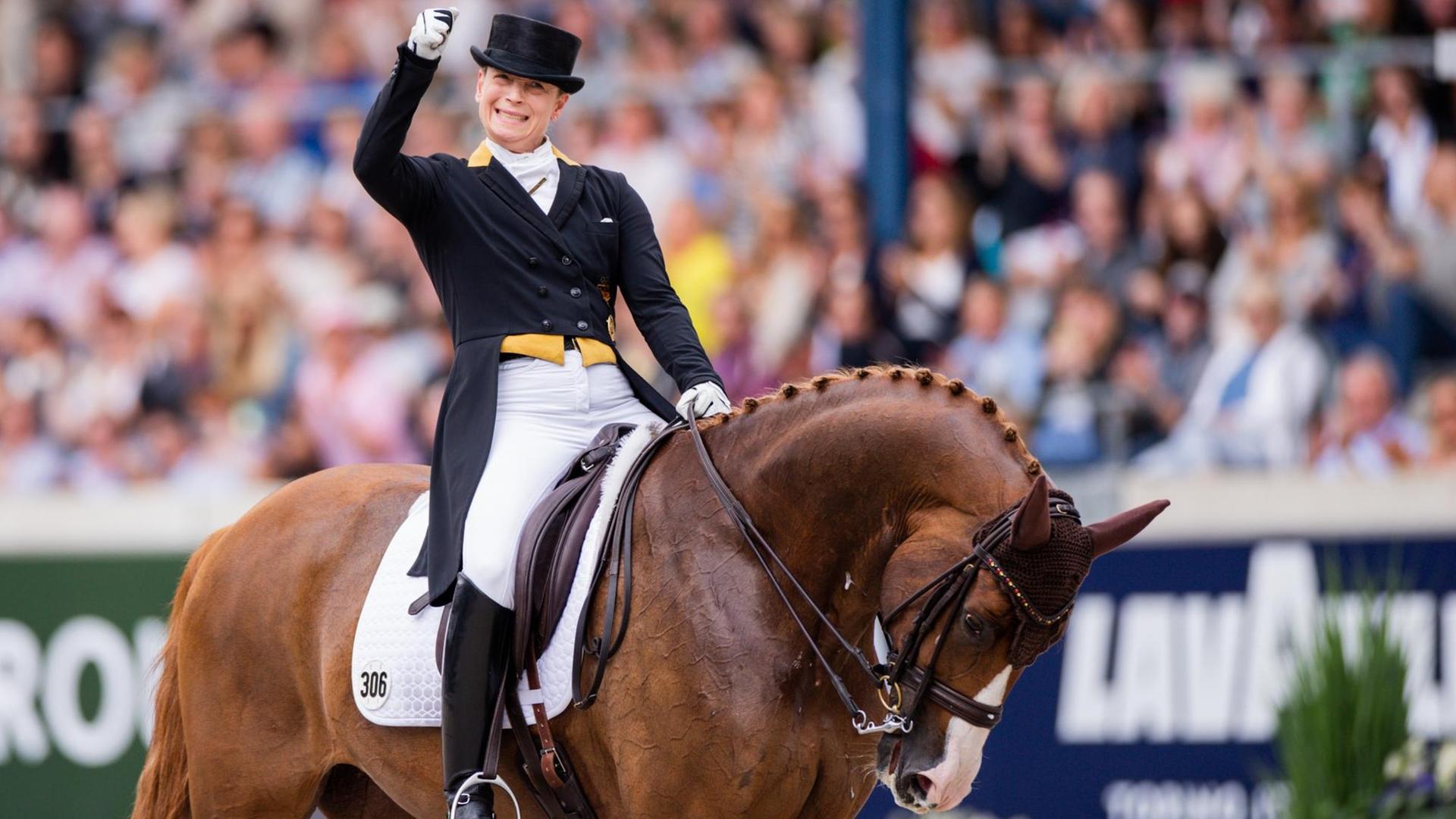 Die Reiterin Isabell Werth hat 2019 mit ihren Pferd den Dressur-Preis in Aachen gewonnen.