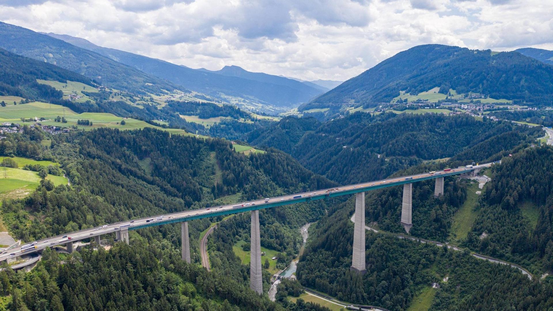 Schönberg im Stubaital, Europabrücke der Brennerautobahn am 19.7.2019 Schönberg im Stubaital, Europabrücke der Brennerautobahn am 19.7.2019