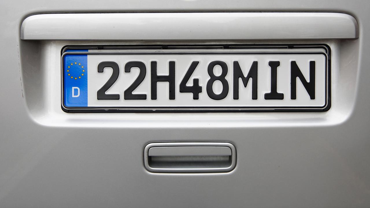 22 Stunden und 48 Minuten. So lange parkt jeden Tag im Schnitt jedes Auto in Deutschland. 22 Stunden und 48 Minuten. So lange parkt jeden Tag im Schnitt jedes Auto in Deutschland.