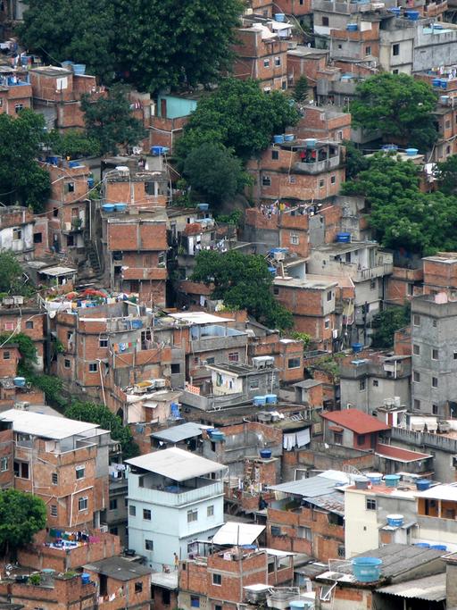 Die Favela Rocinha am 02.12.2007 in Rio de Janeiro (Brasilien). Die Favela Rocinha im Süden Rios gilt mit ca. 250.000 Einwohnern als größtes Armenviertel in Lateinamerika.
