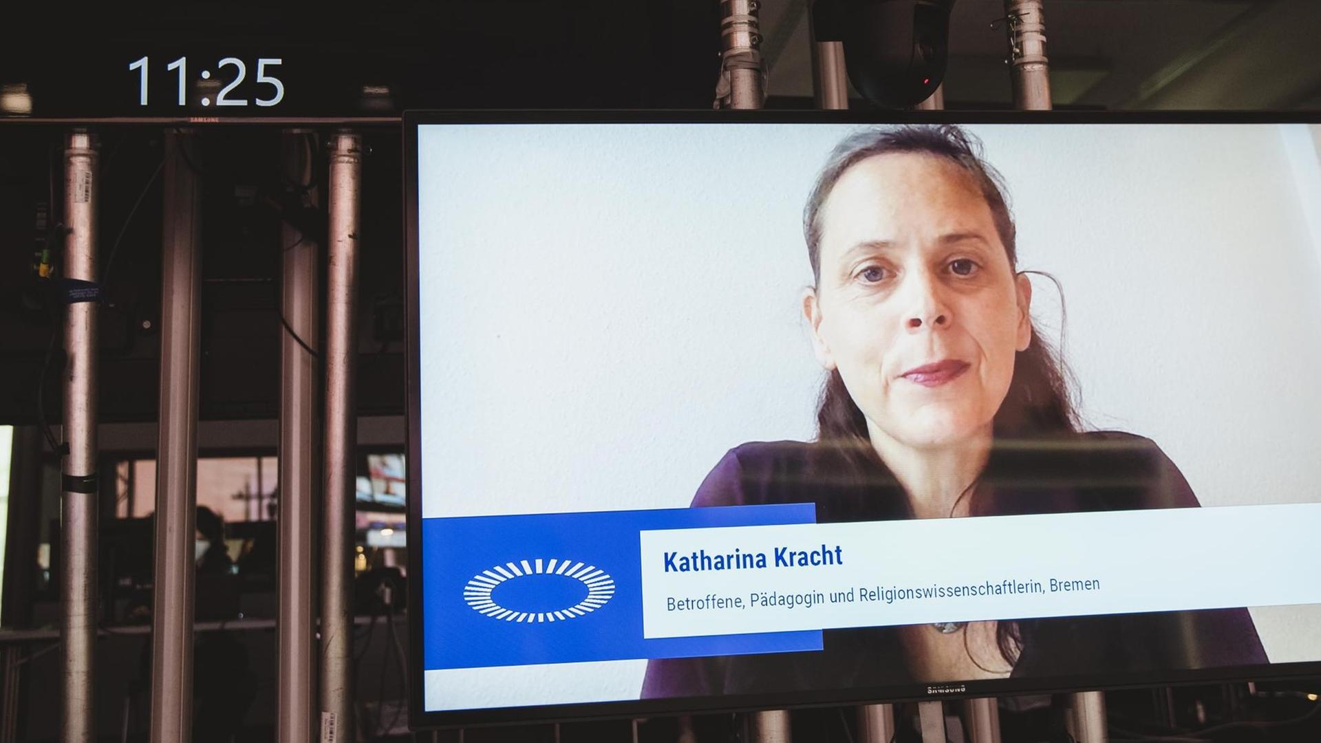 Bildschirm vom Stream des Ökumenischen Kirchentags: im Bild die Religionswissenschaftlerin Katharina Kracht. Bildschirm vom Stream des Ökumenischen Kirchentags: im Bild die Religionswissenschaftlerin Katharina Kracht.