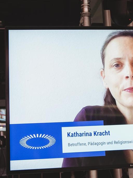 Bildschirm vom Stream des Ökumenischen Kirchentags: im Bild die Religionswissenschaftlerin Katharina Kracht.