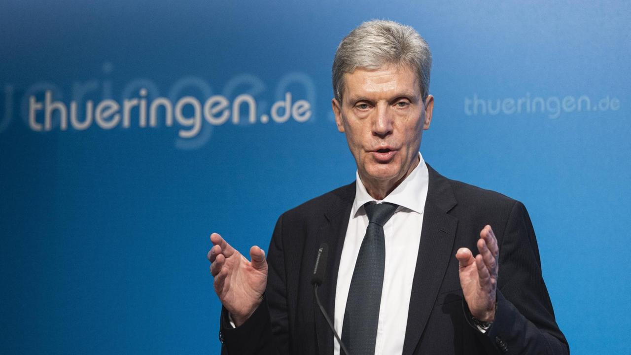 Der Thüringer Minister für Bildung, Jugend und Sport Helmut Holter (Die Linke) Der Thüringer Minister für Bildung, Jugend und Sport Helmut Holter (Die Linke)