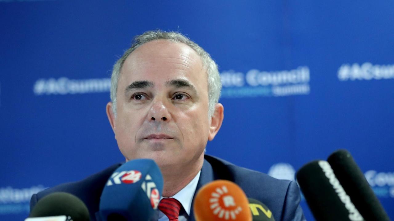 Der israelische Minister  bei der Pressekonferenz nach seinem Treffen mit seinem türkischen Amtskollegen Berat Albayrak während des 23. Welt-Energie-Kongresses in Istanbul/Türkei am 13.10.2016.