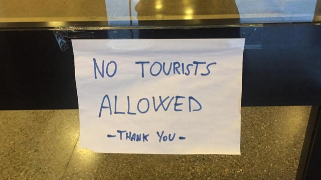 Schild in Venedig: "Kein Zugang für Touristen - danke"