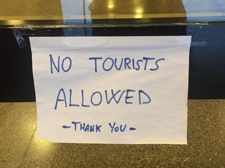 Schild in Venedig: "Kein Zugang für Touristen - danke"