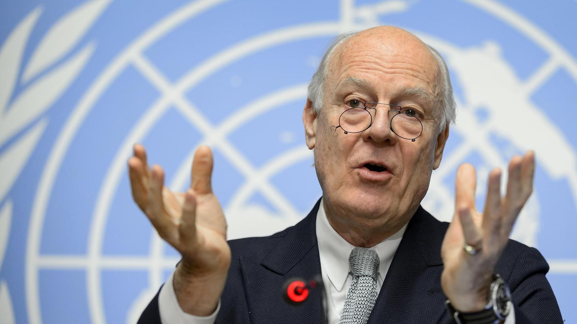 Der UNO-Sondergesandte Staffan de Mistura am 25.1.2016 bei einer Pressekonferenz in Genf. Der UNO-Sondergesandte Staffan de Mistura am 25.1.2016 bei einer Pressekonferenz in Genf.